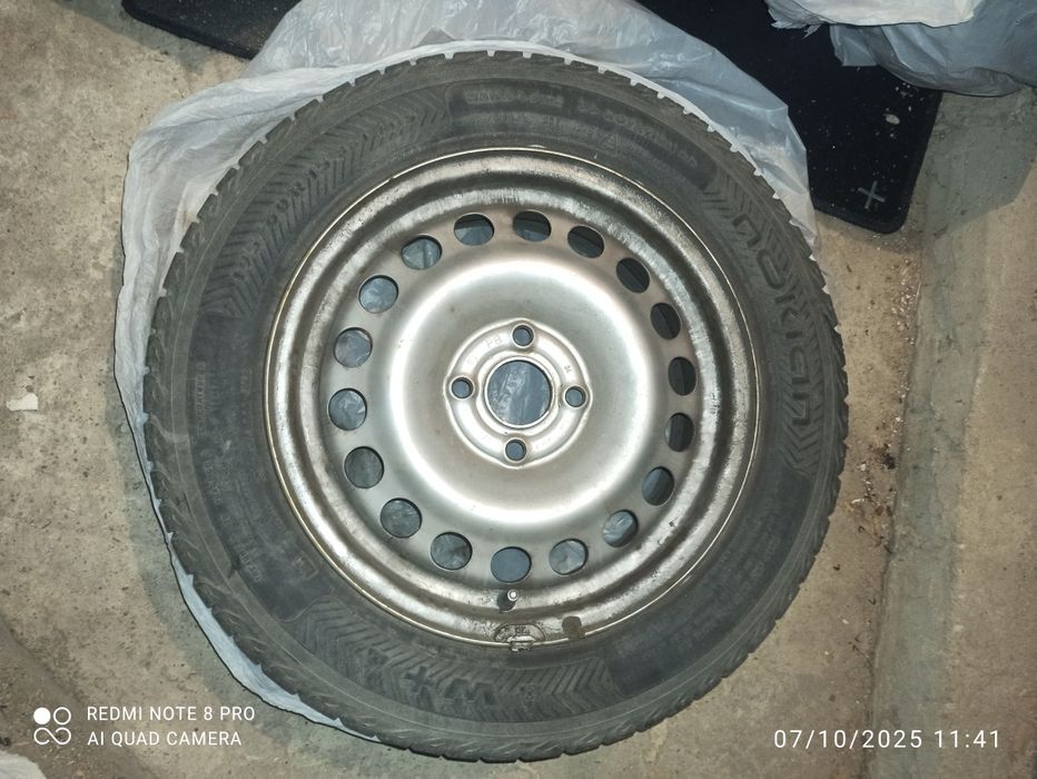 Anvelope iarna cu jenti și capace Opel Astra 1,7 cdti / 195/60 R15
