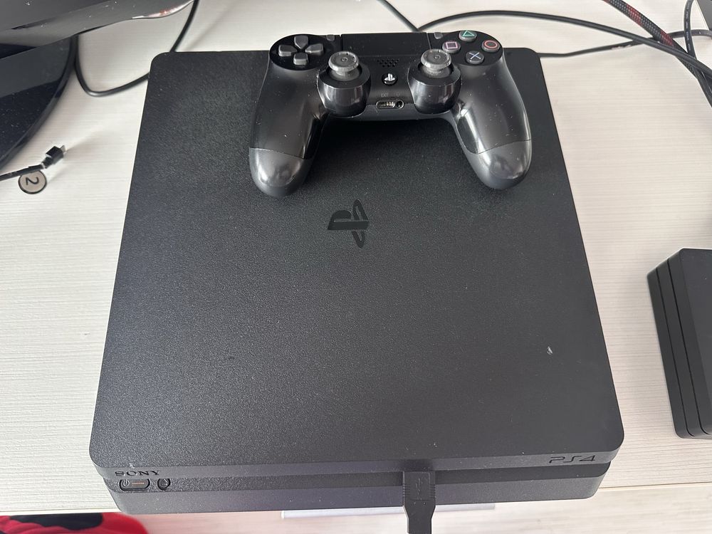 PlayStation 4 {1tb]