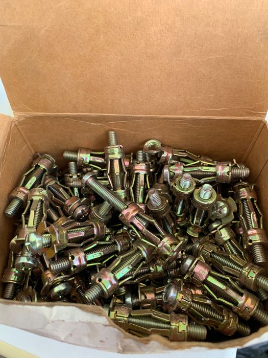 Разные шурупы, дюбели, саморезы, крестики, подробнее на фото