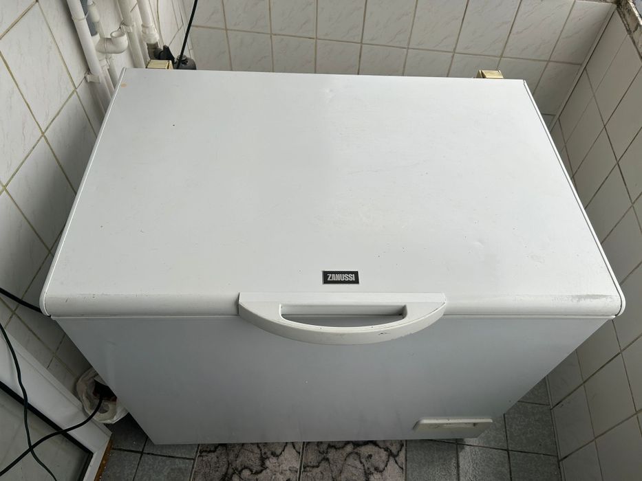Lada frigorifica Zanussi