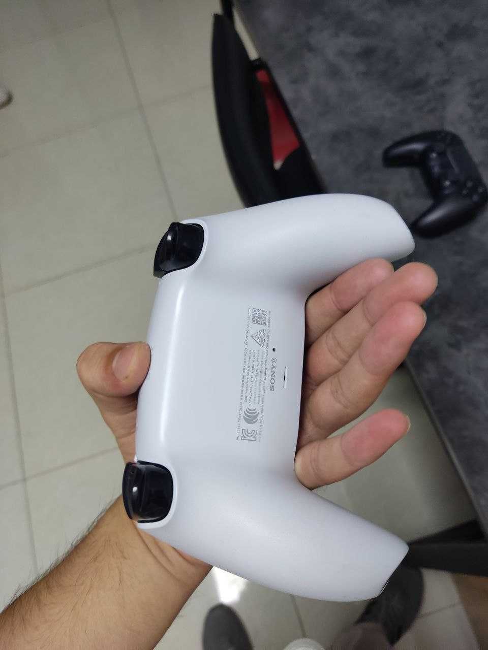Продам Playstation 5 slim 1tb