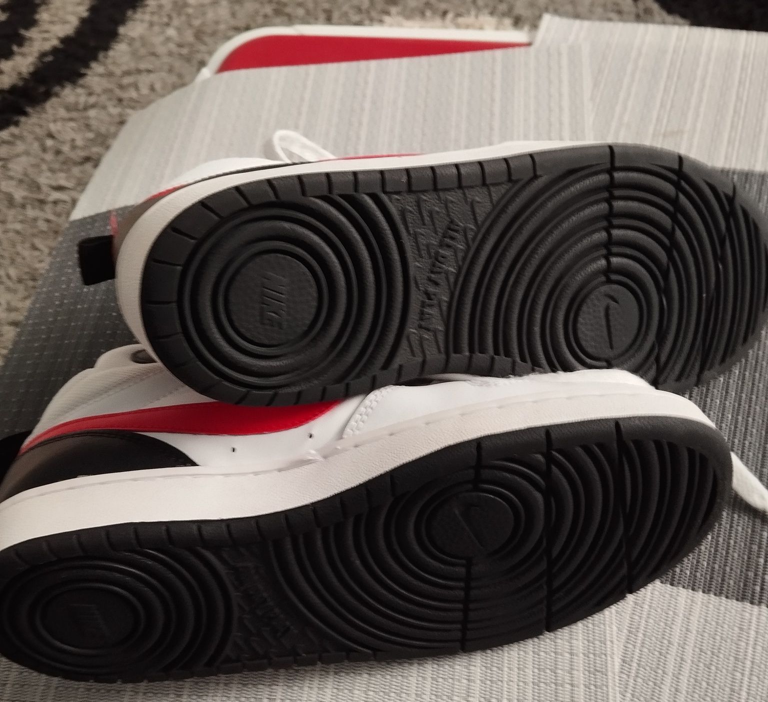 Ghete Nike 39 aproape noi