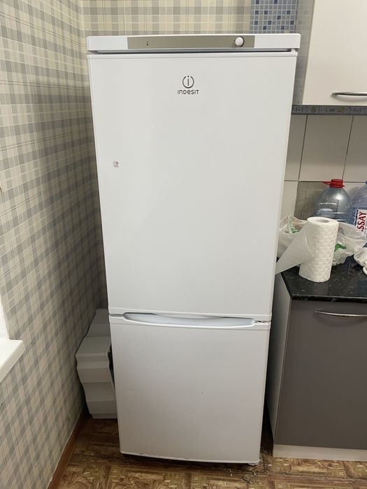 Отдаю даром Холодильник INDESIT