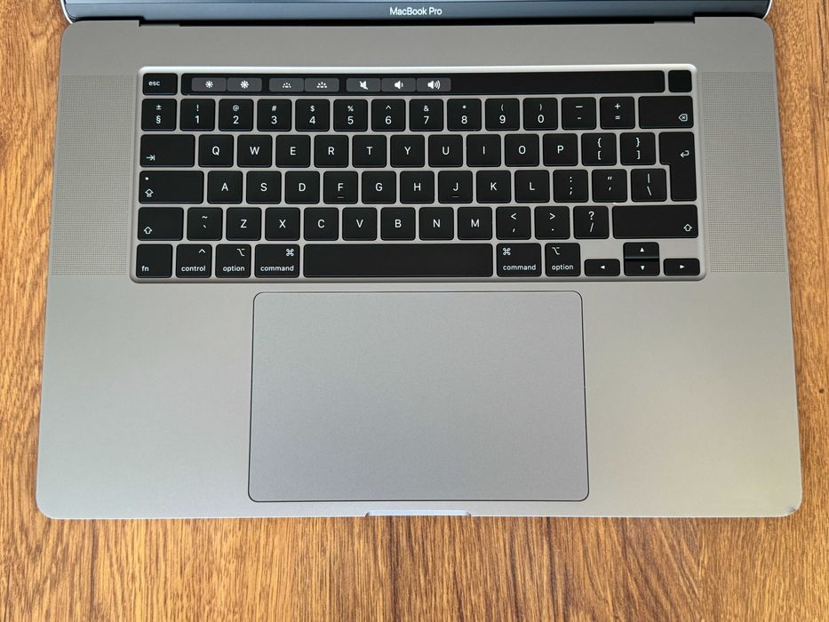 16' Core i7 Apple MacBook Pro 2019 32GB RAM/1TB SSD/Radeon Pro 5300M