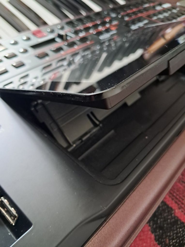 Vând KORG PA 1000 ! NOU