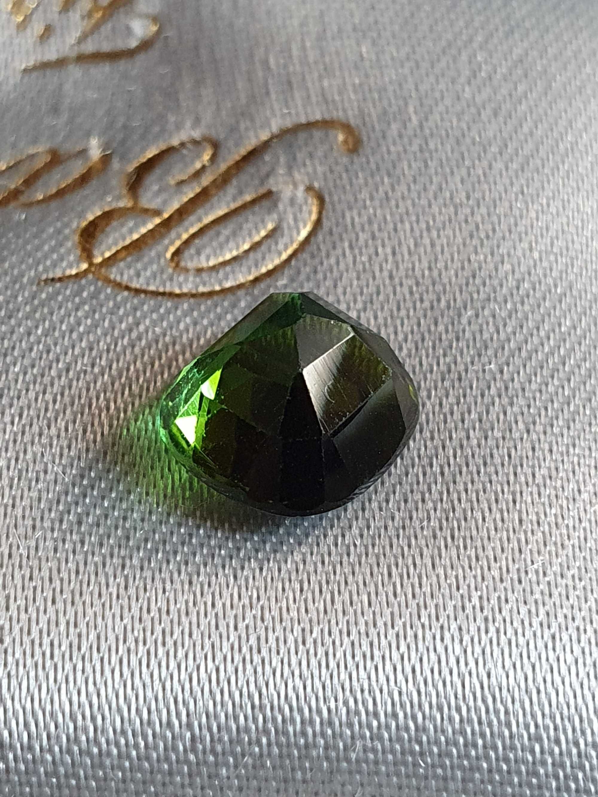 Pietre pretioase - Turmalina naturala verde 2.25ct