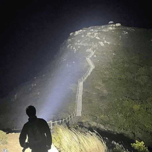 Lanterna IMALENT SR32 120000 lumeni peste 2 KM distanta iluminare
