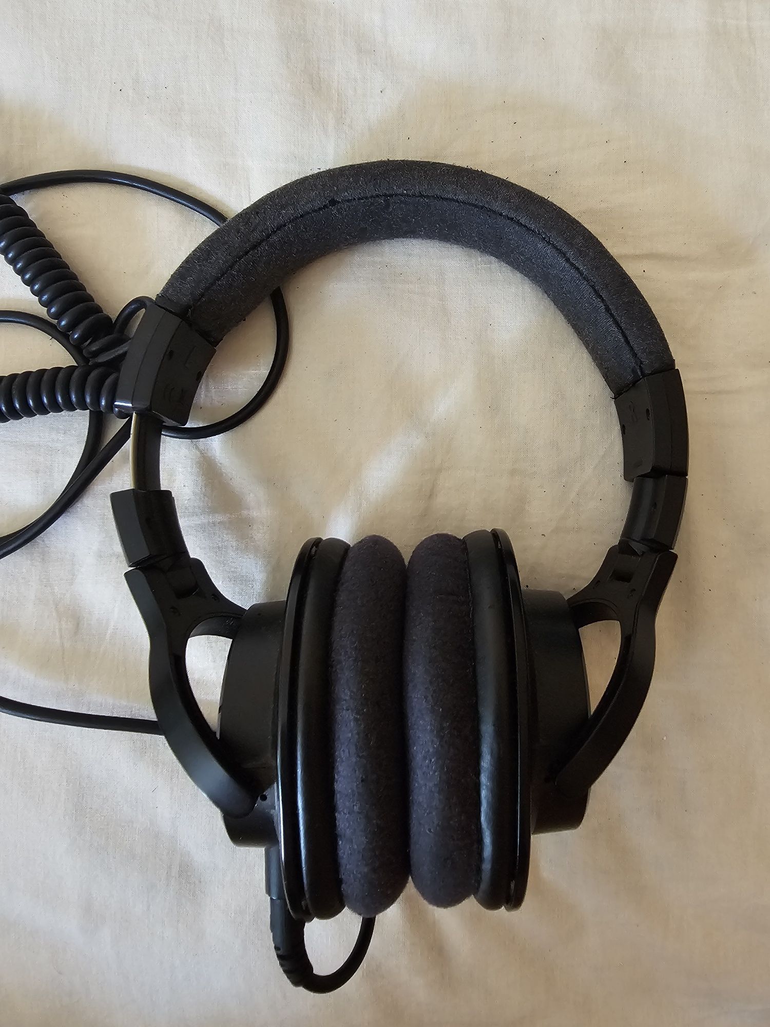 Audio-Technica ATH-M40X Студийни слушалки + калъф и 2 кабела