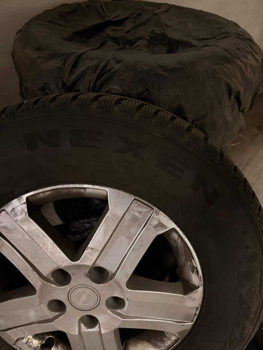 Зимни гуми с лети джанти NEXEN 225/70R16 в отлично състояние