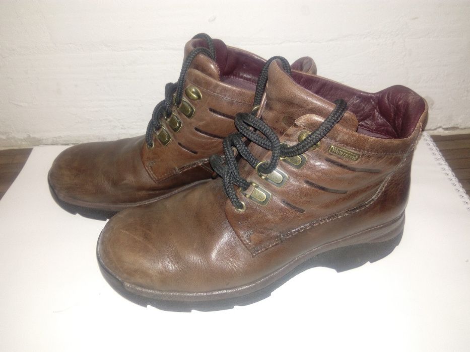 Обувки Clarks номер 38