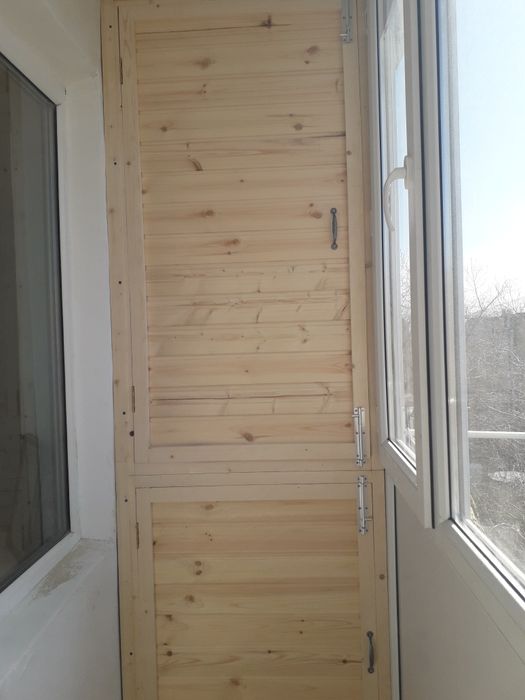 Установка балконов дерево и пластик.