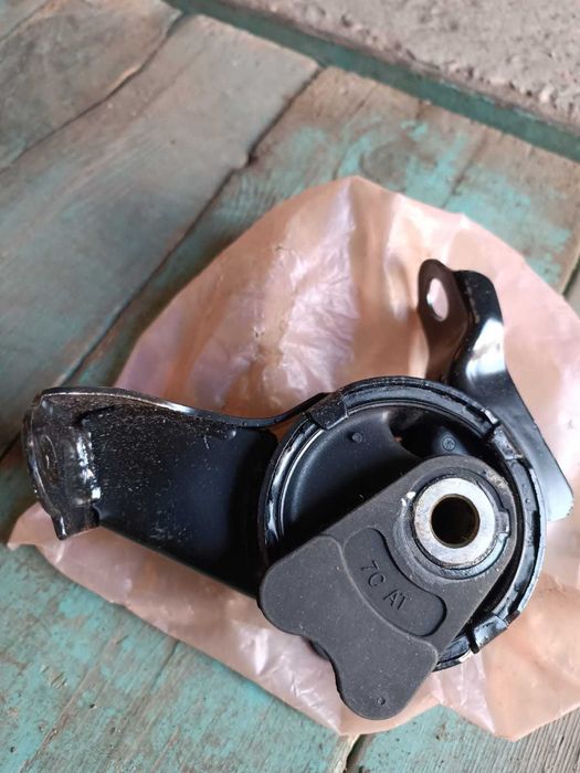 Продам новую опору двигателя на Honda