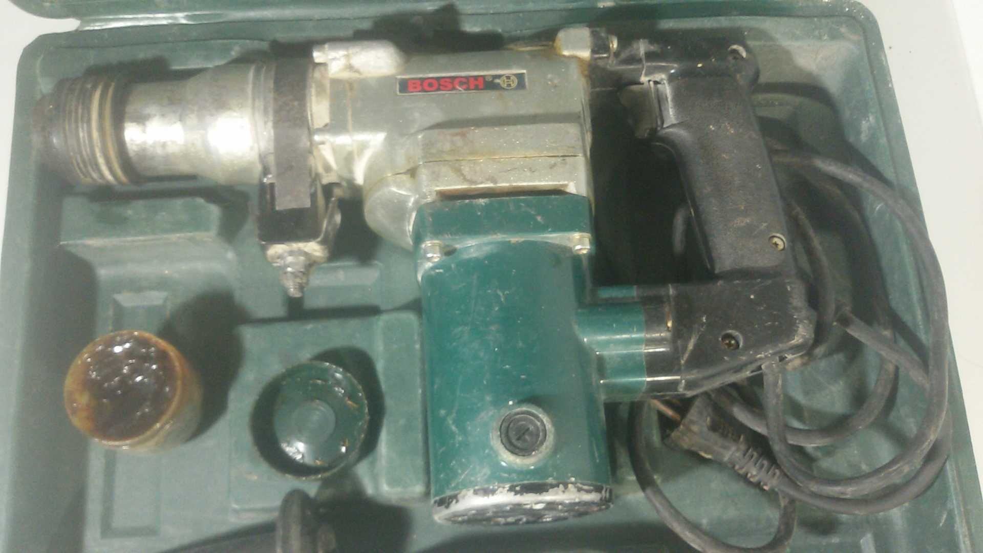 Bosch HT-2L-26 перфоратор/къртач в куфарче