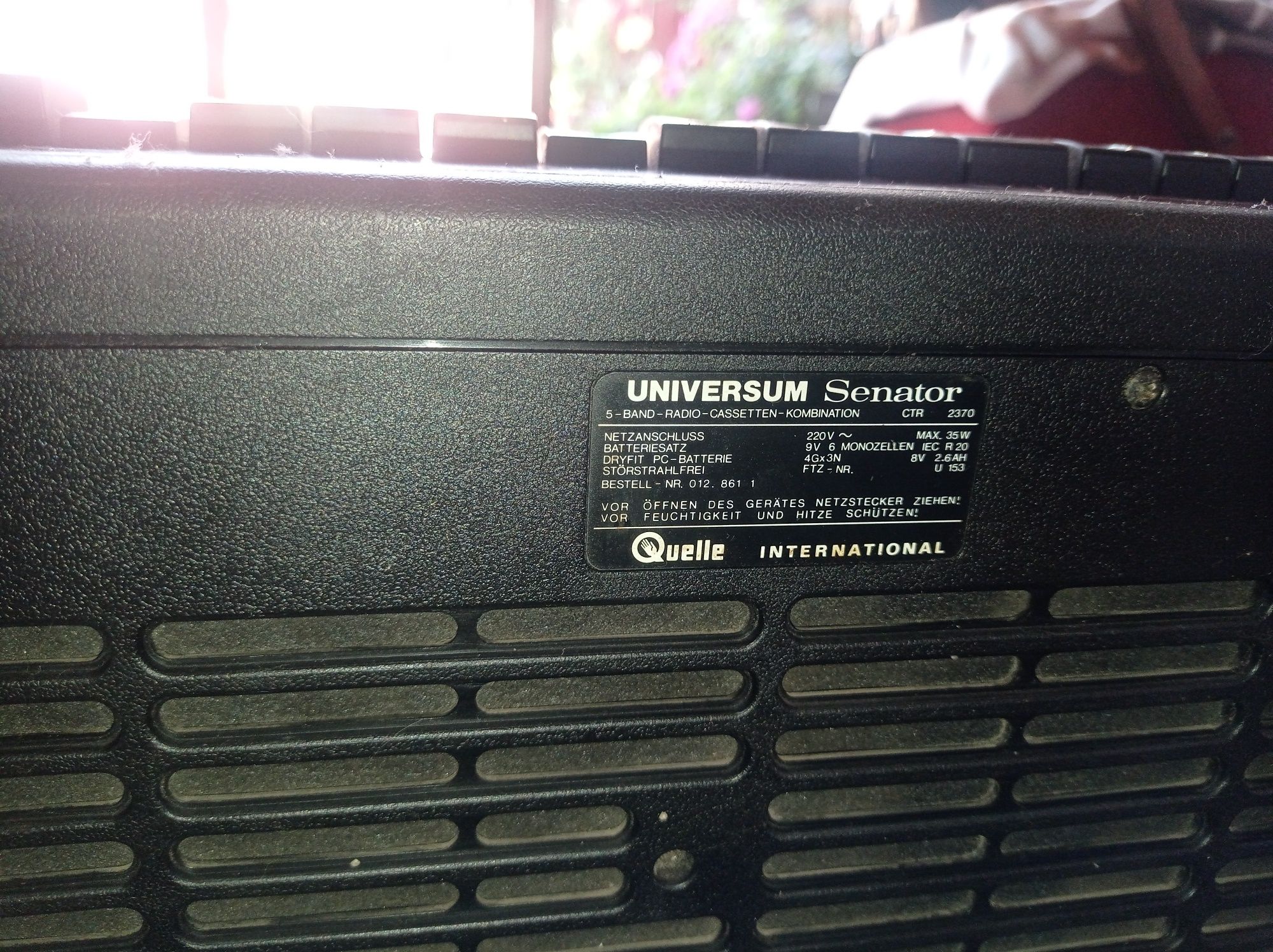 Universum senator radio casetofon