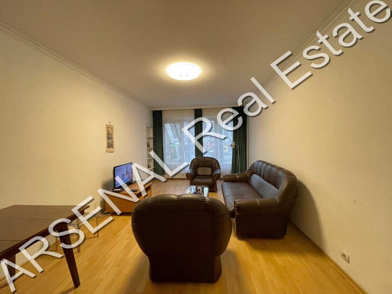 Дава се под наем Двустаен апартамент в София, Център - 77 кв.м за 450 € - Снимка #2