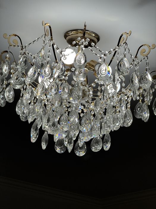 Продается люстра