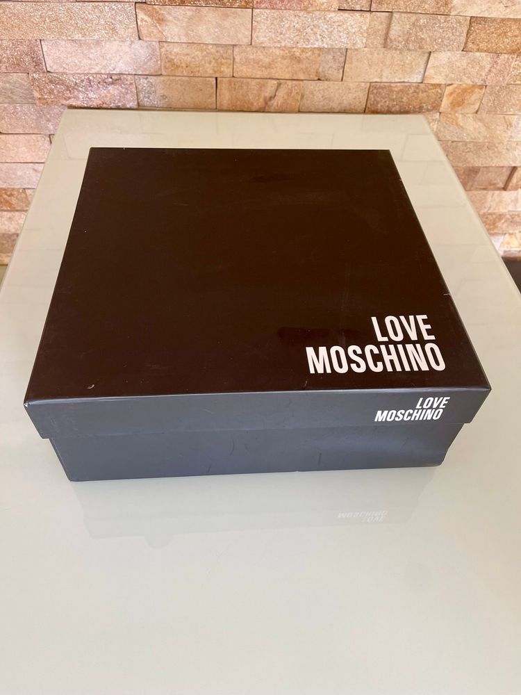 НОВИ Оригинални обувки MOSCHINO