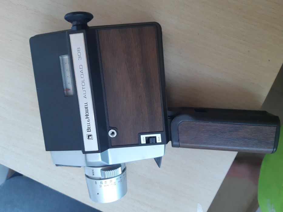 Aparat de filmat tip retro