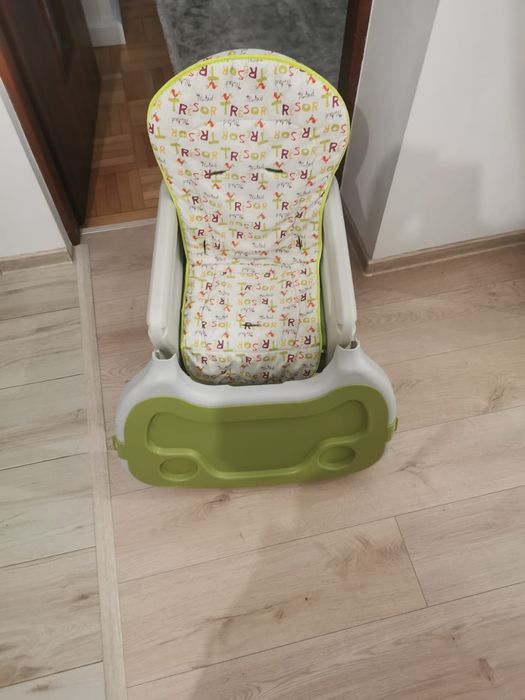 Vând masa și scaun pentru bebeluși și copii