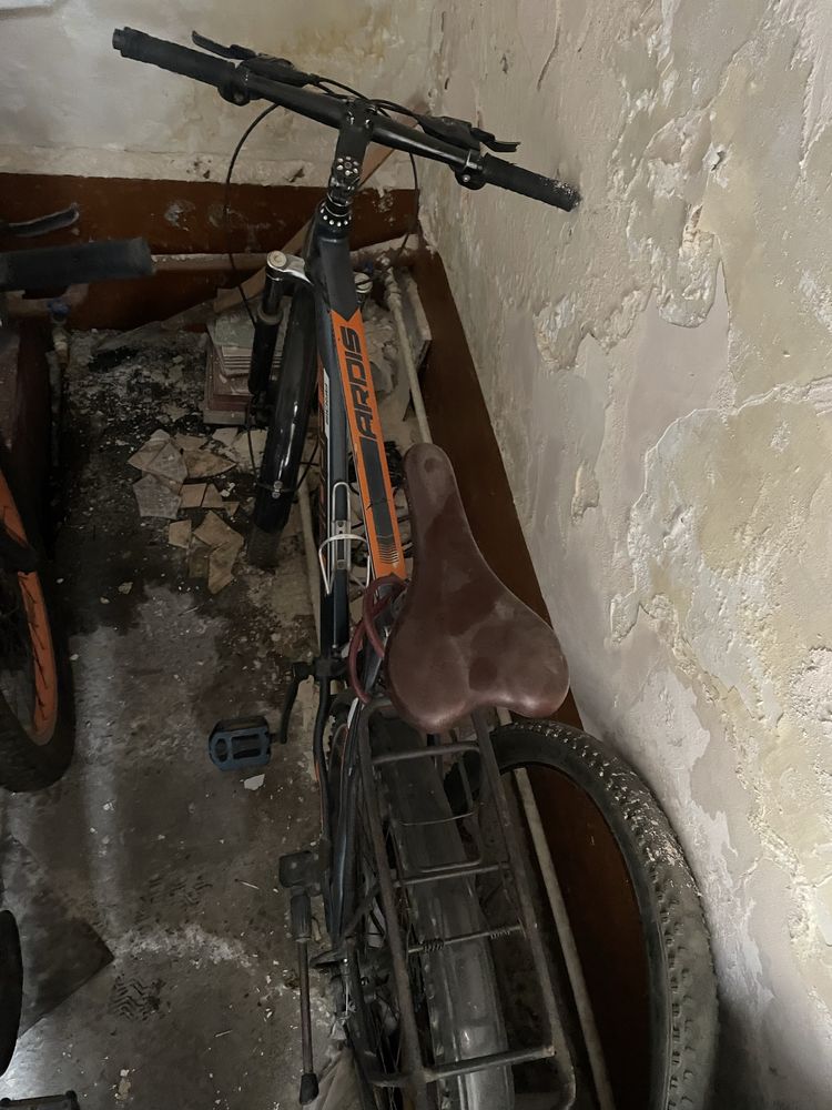 Velik sotiladi holati yaxshi  srochno sotiladi arzonga beriladi