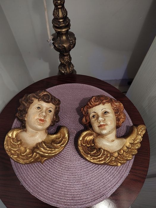 Îngerași, amorași sculptați in lemn