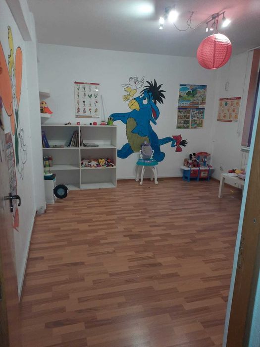 Vilă 9 camere, 280 mp utili, zonă liniștită pentru diverse activități