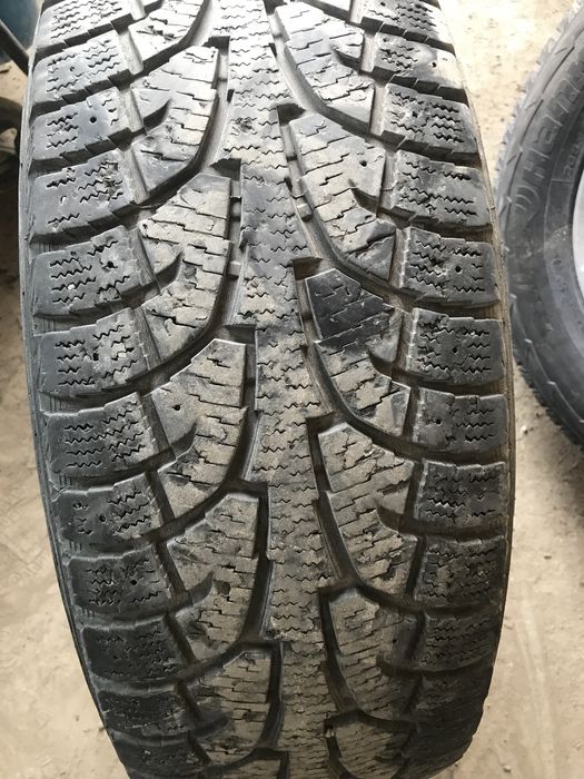 Продам шины б/у р.р 265/65/R17