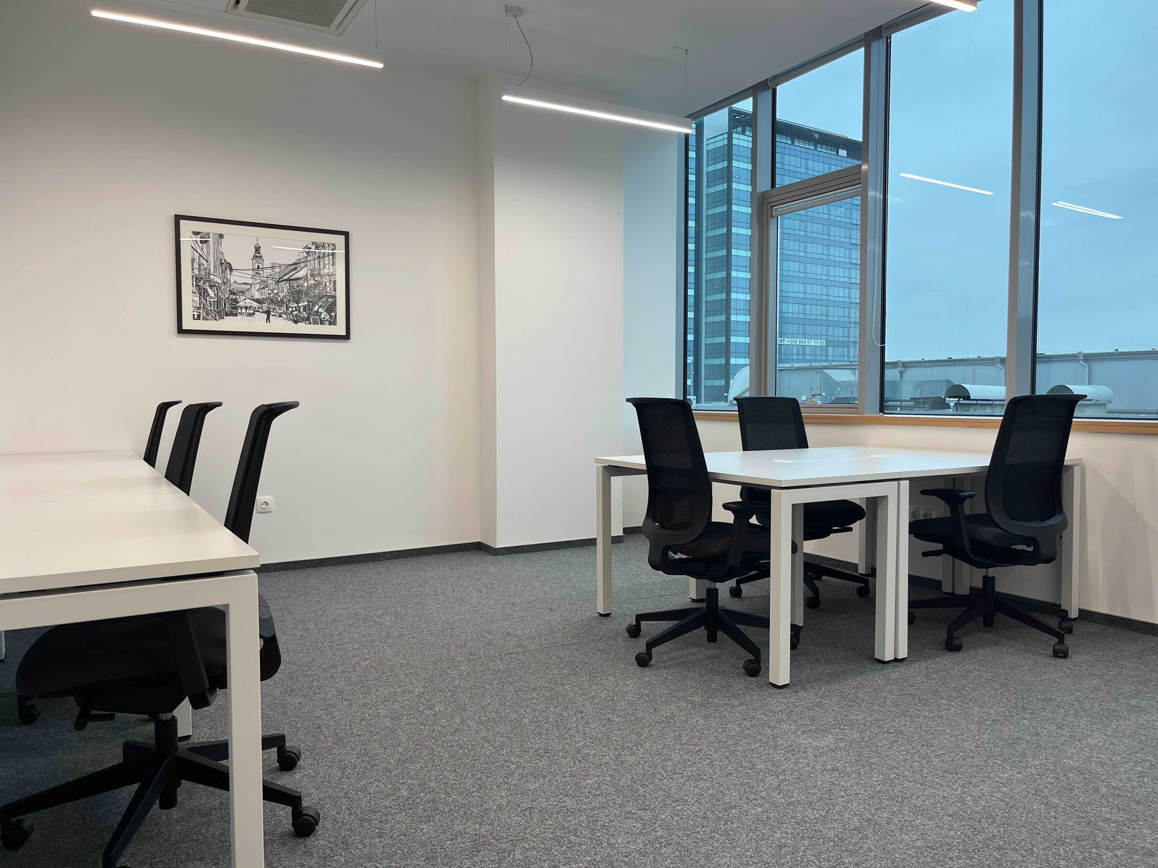 Самостоятелно офис пространство за 1-2 души в Regus Porsche Center