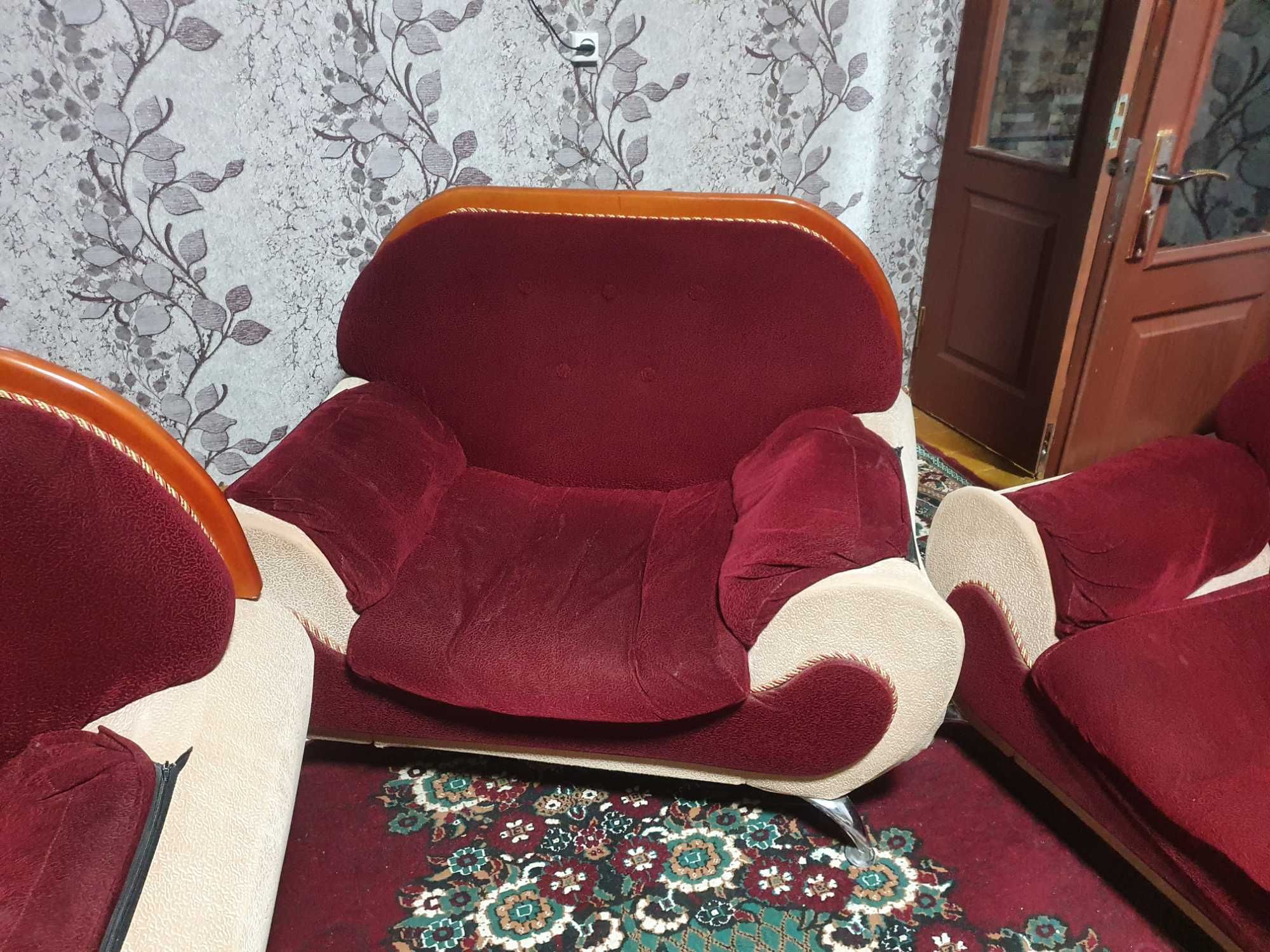 Продается диван и кресла