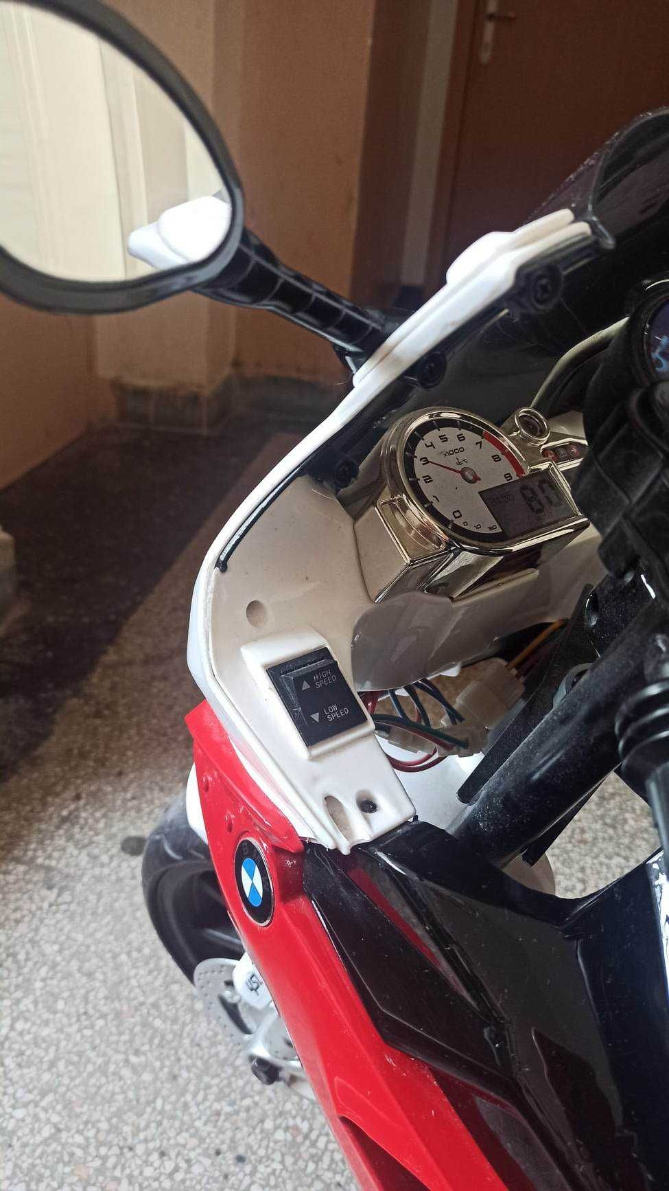 Детски акумулаторен мотор BMW с ключ, музика и светлини 12V