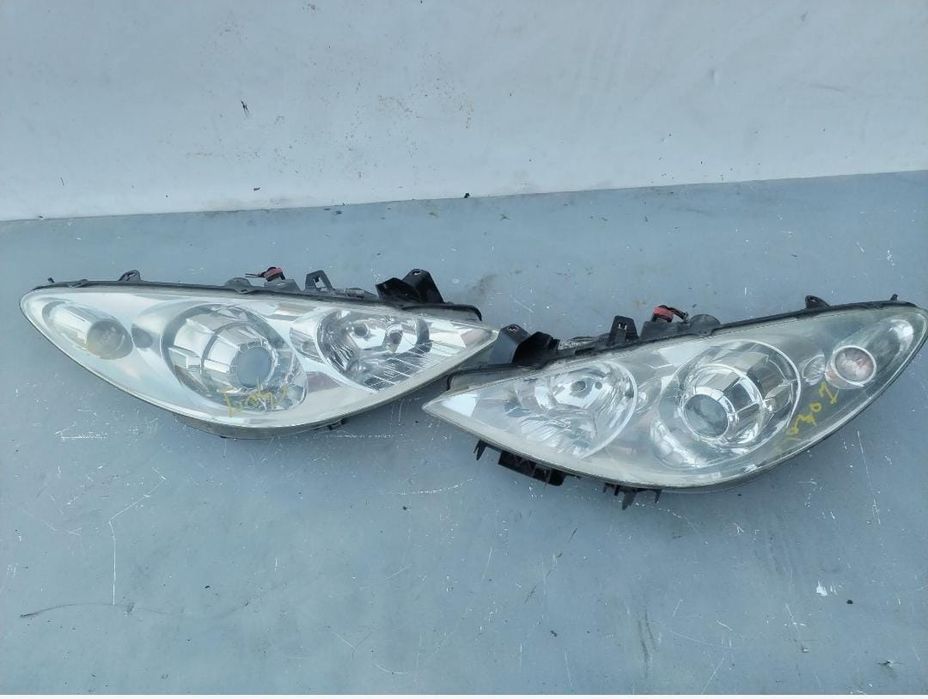 Far Stanga Dreapta Peugeot 307 cu lupa European
