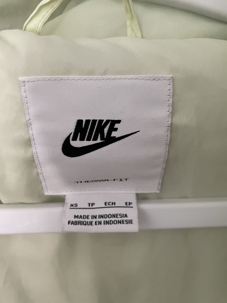 НАМАЛЕНО! Оригинално яке NIKE