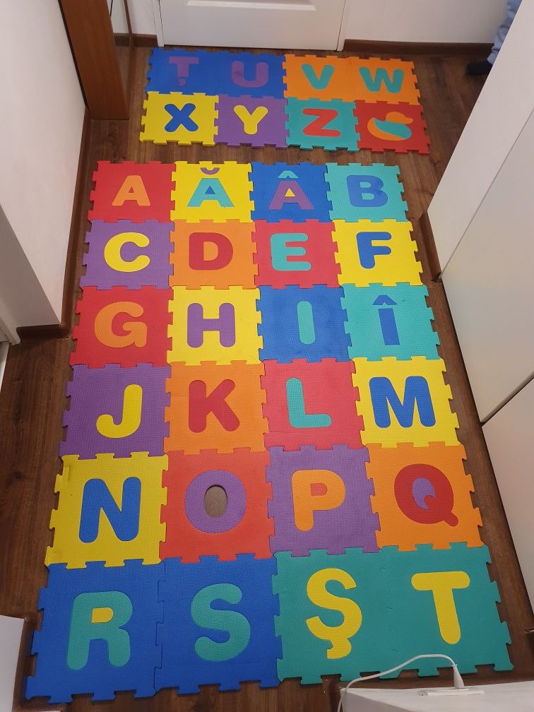 Puzzle spuma literele alfabetului