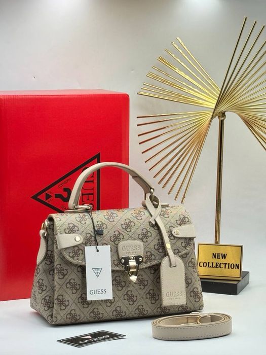 Geanta Guess noua !!! Dimensiuni 24/19 !!!