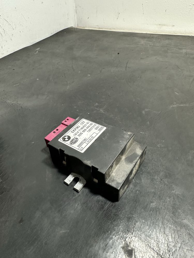 Unitate modul calculator Releu pompa motorina BMW Seria 3 E90 E91 E92
