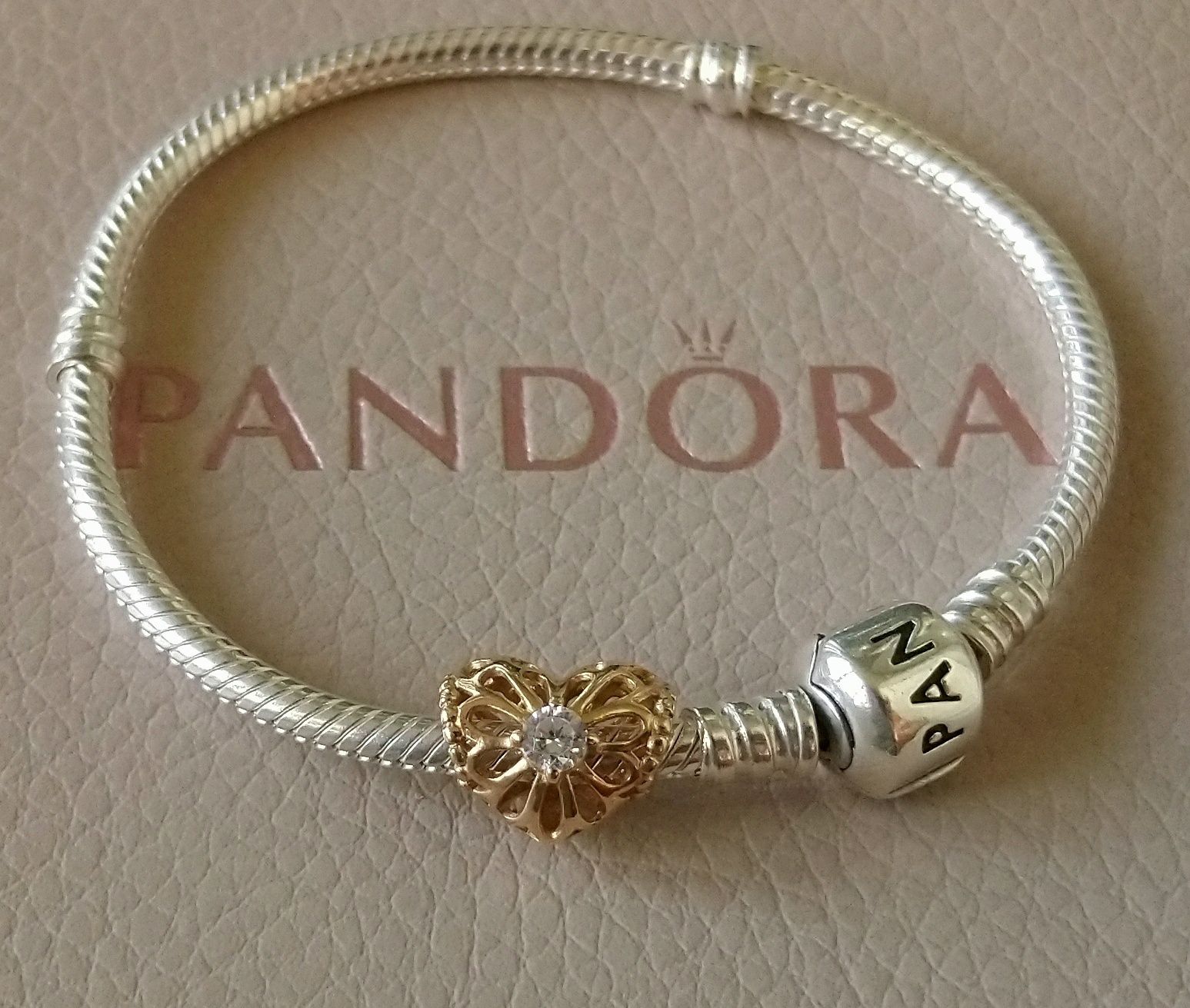 Золотой шарм Pandora / Пандора. Pandora Floral pendant in 14k gold.