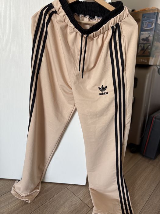 Vand treninguri si tricouri de dama