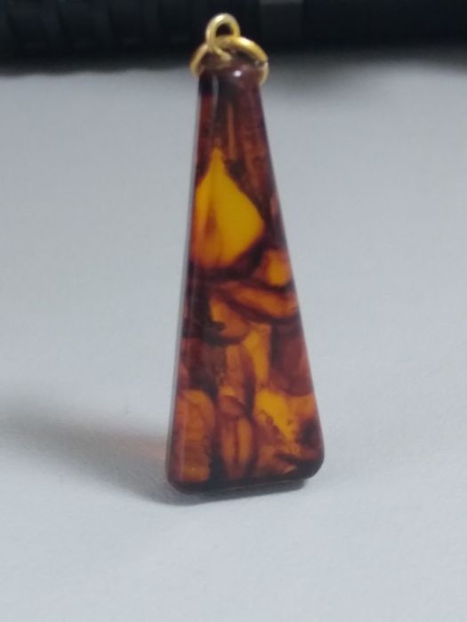 Pandant chihlimbar (posibil imitatie)