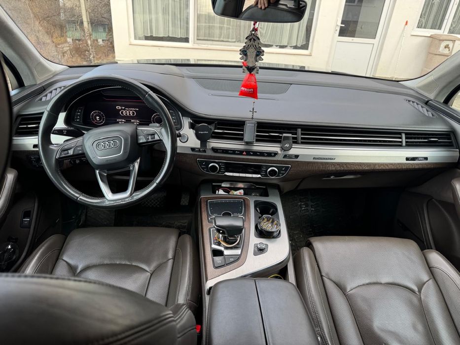 Se vinde Audi Q7  probleme cutie/ defect
