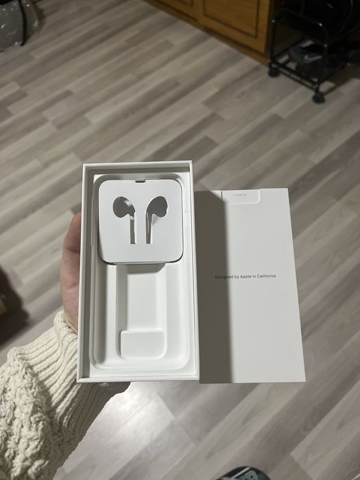 Vand Cutie de Iphone SE 64GB