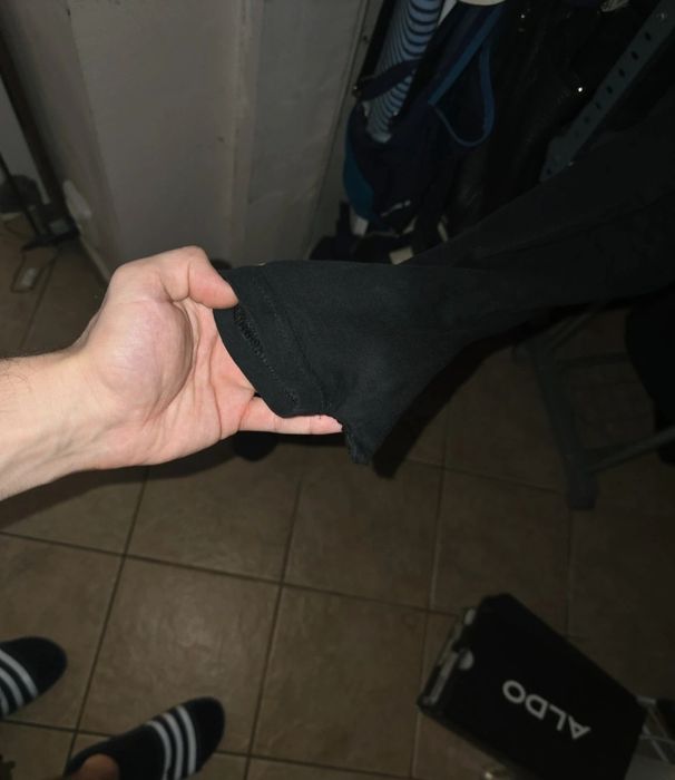 Bluza Vagabond cu maneca lunga peste degetu mare