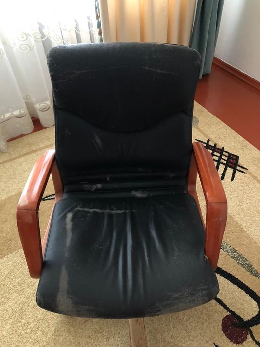 Продам кресло кожанный. Тел 8.7.0.0.4.2.7.1.2.6.2.