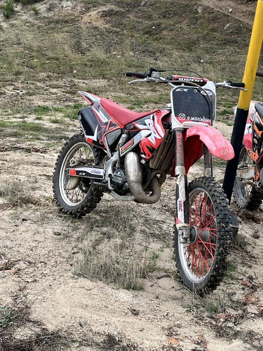Продавам Honda cr125