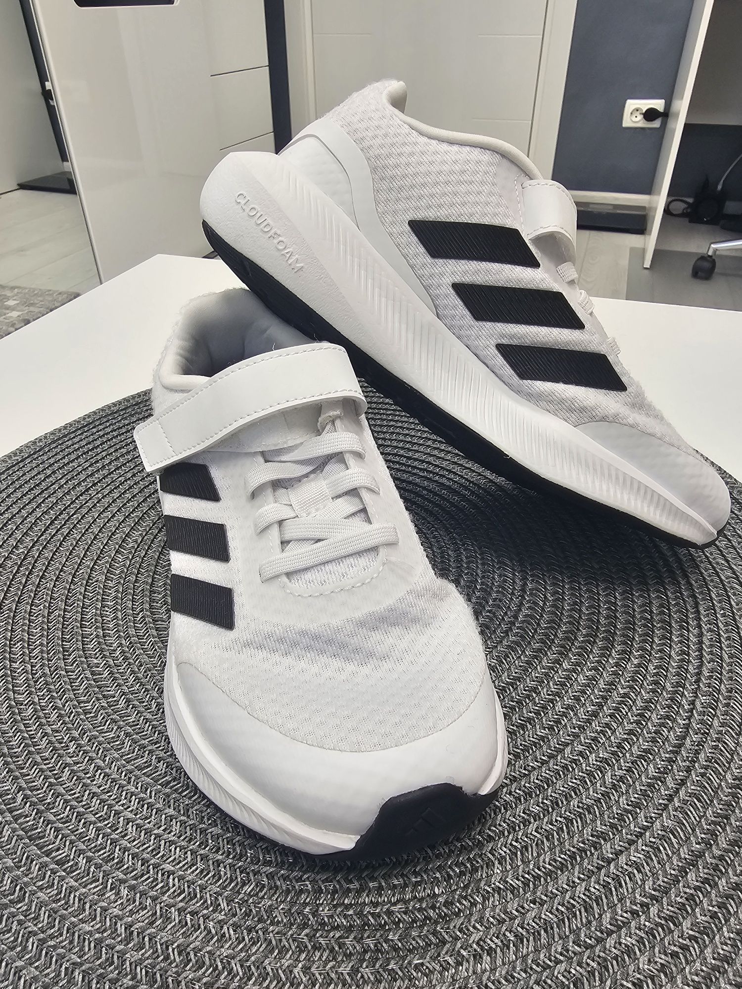 Продавам Детски Adidas