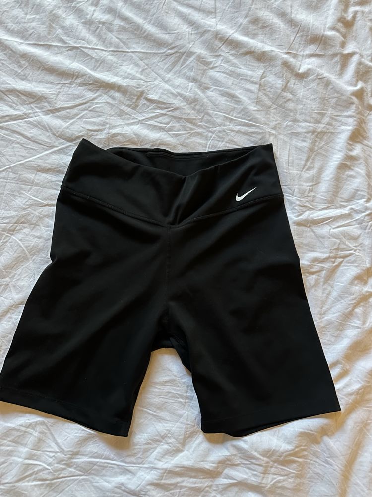 Байкър къси панталони NIKE
