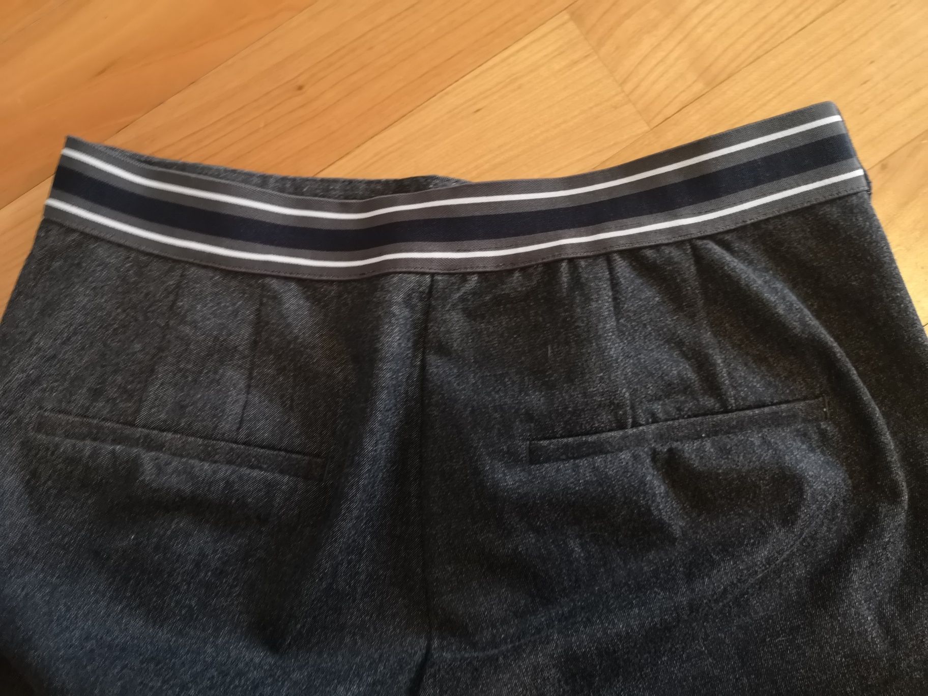 Pantaloni la dunga Zara