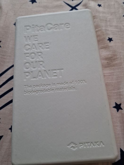 Vând 3 huse Iphone 16 pro Pitaka si 1 pentru Iphone 15 pro max