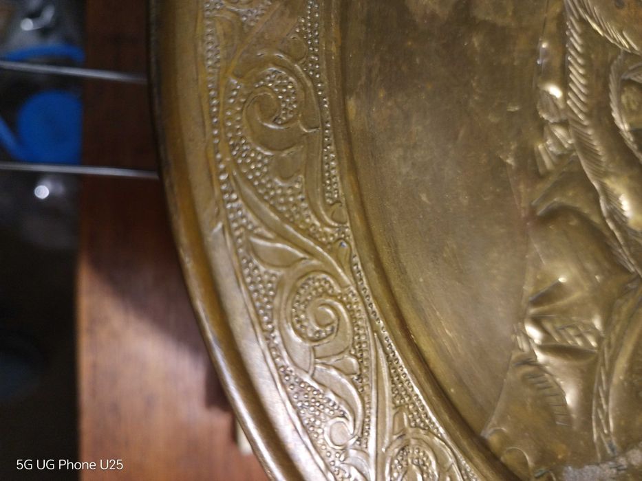 Продавам месингово пано .