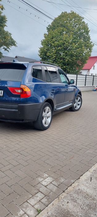 Vând BMW. Întreținut bine