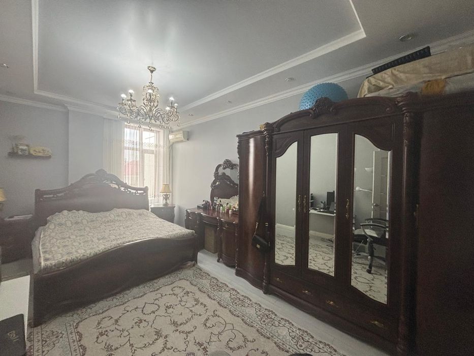 Продаю спальный гарнитур